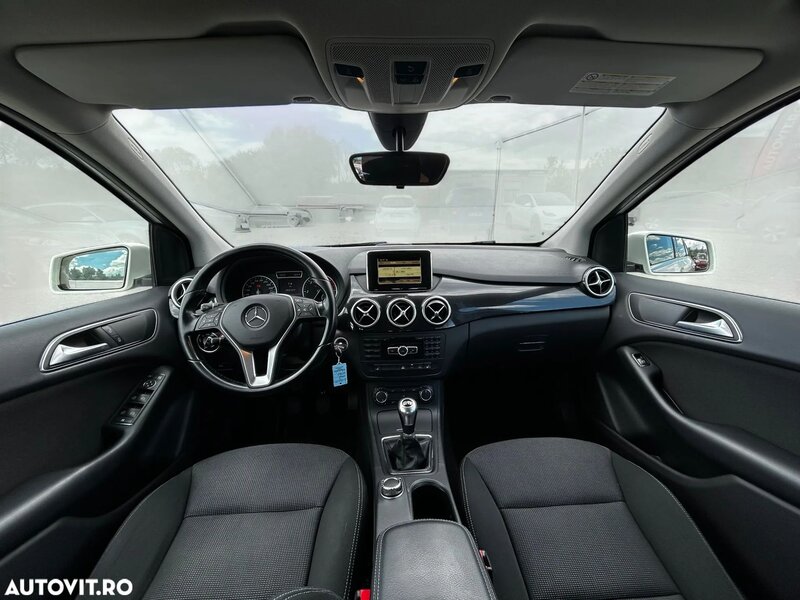 Mercedes-Benz B 180