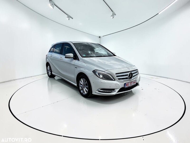 Mercedes-Benz B 180